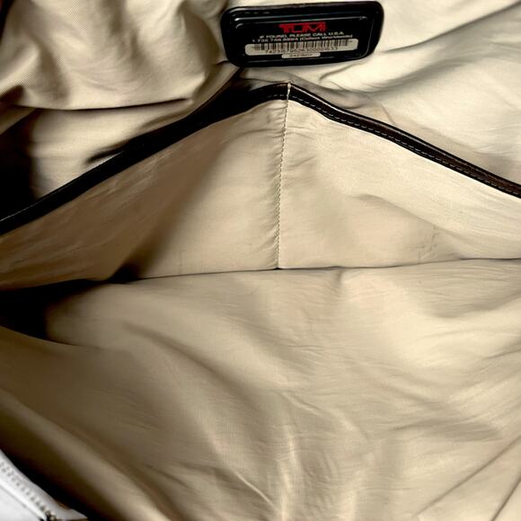 HTF 2009 Tumi Townhouse Sloane Briefcase Khaki/Leather $795 Retail - Picture 11 of 13